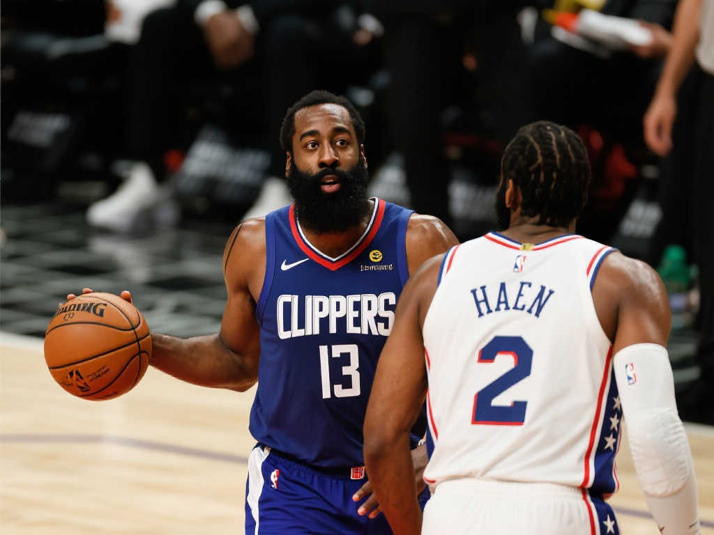 哈登43+7重现火箭巅峰，快艇强势反击76人窘境尽显